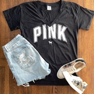 🎉HP 9-21💕 PINK V Neck Tee 🖤